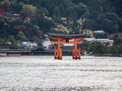 1Miyajima - Torii bing-hui-yau-WNBNTbFi8pk-unsplash-WEB
