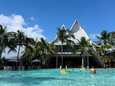 3-Victoria Beachcomber Resort & Spa 503540914_18412286386102411_4427358355369953910_n Groot