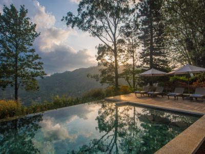 Travelworld Reizen Staelens Sri Lanka Romantische rondreis koppel uitzicht zwembad