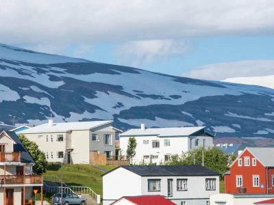 port-cruising-eyjafjordur-iceland-houses-c037