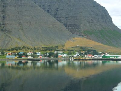 port-isafjordur-iceland-water-c037