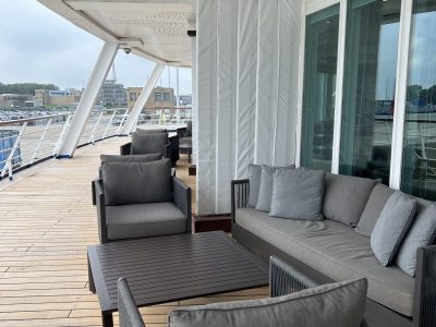 Reizen Staelens terras regent
