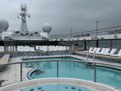 Reizen Staelens zwembad dek jacuzzi regent